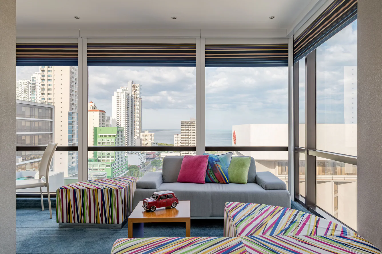 ptyal-juniorsuite-livingroom-2947-hor-clsc